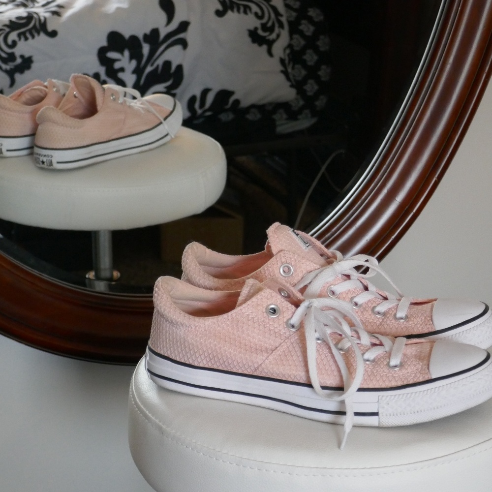 Peach/Pink Low-Top Chuck Taylor Converse All-Stars